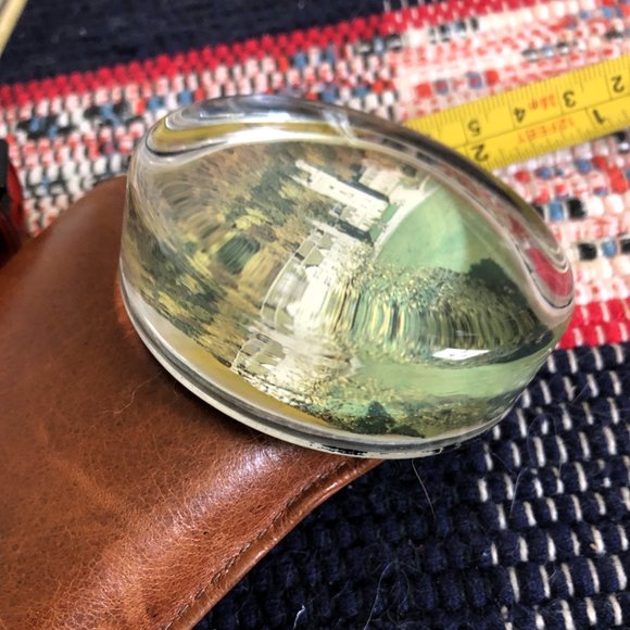 Paperweight, castle souvenir - Picture 2 of 3